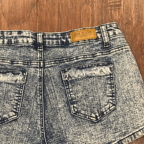 Medium IRIS JEANS Shorts Blue Asphalt Multicolor Tribal Jean Shorts - Picture 7 of 9